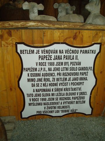 Pradědova galerie-popiska betlému-věnováno Janu Pavlu II.