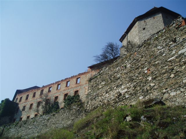 Hrad Sovinec pohled z podhradí